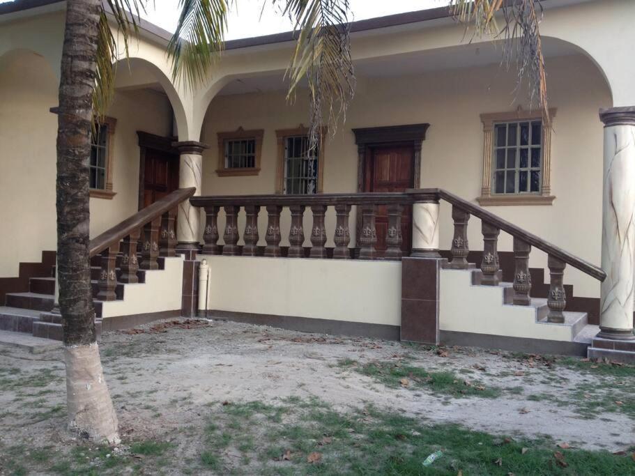 Ferienwohnung Banyan Rose Orange Walk Exterior foto